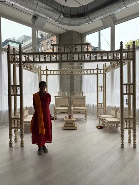 Photo of Khushbu or Mukesh, or mandap, chairs, havunkund