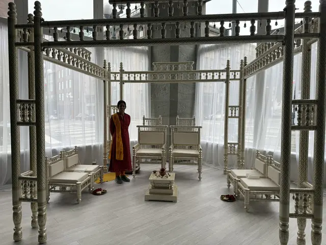 Photo of Khushbu or Mukesh, or mandap, chairs, havunkund