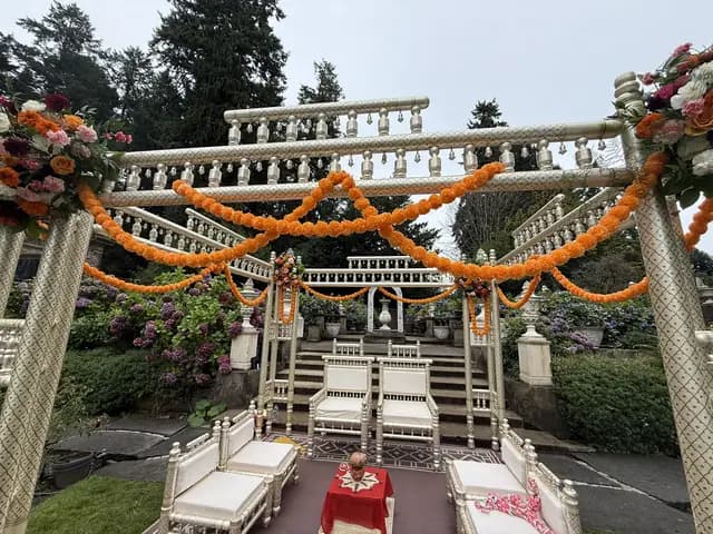 Photo of Khushbu or Mukesh, or mandap, chairs, havunkund