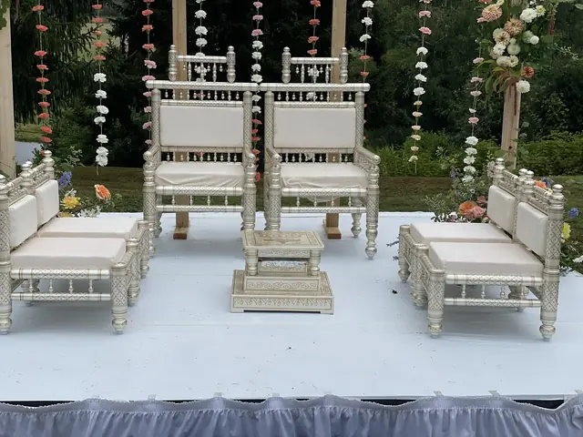 Photo of Khushbu or Mukesh, or mandap, chairs, havunkund